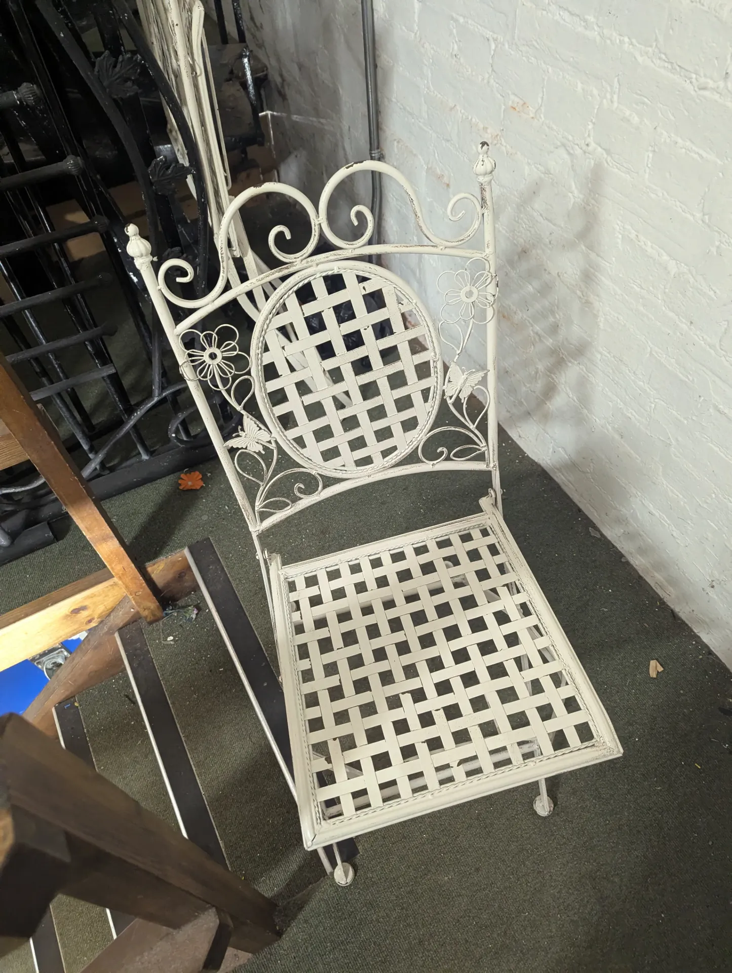 Foldable metal chair